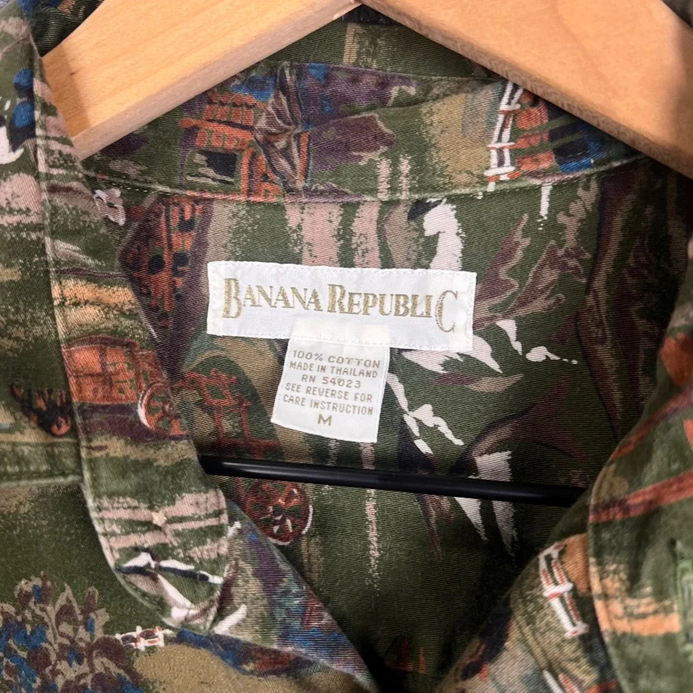 VINTAGE Banana Republic Button Down Mens M Green Scenic Cabin Print Cotton
